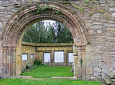 A Splendid Arch at the Abbey - geograph.org.uk - 1513402.jpg