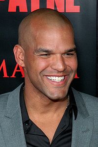 Amaury Nolasco, Fernando Sucre'yi oynuyor.