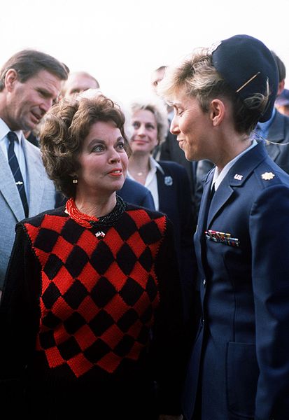 File:Ambassador to Czechoslovakia Shirley Temple 19901025.jpg