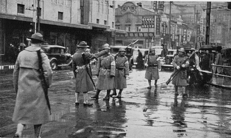 File:American marines holding up a Japanese patrol in Shanghai, 1930s.png