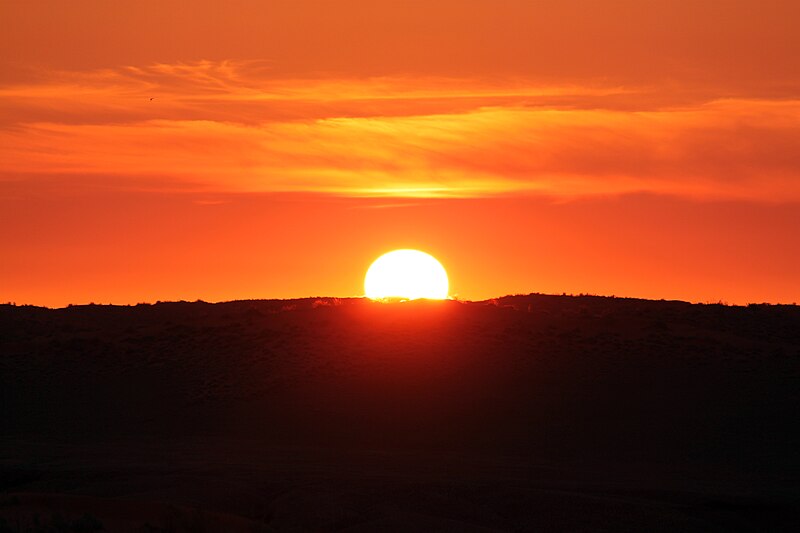 File:Anagoria Sonnenuntergang Namib.JPG