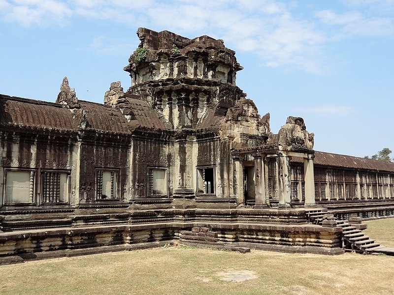 File:Angkor Wat Gopuram 08.jpg