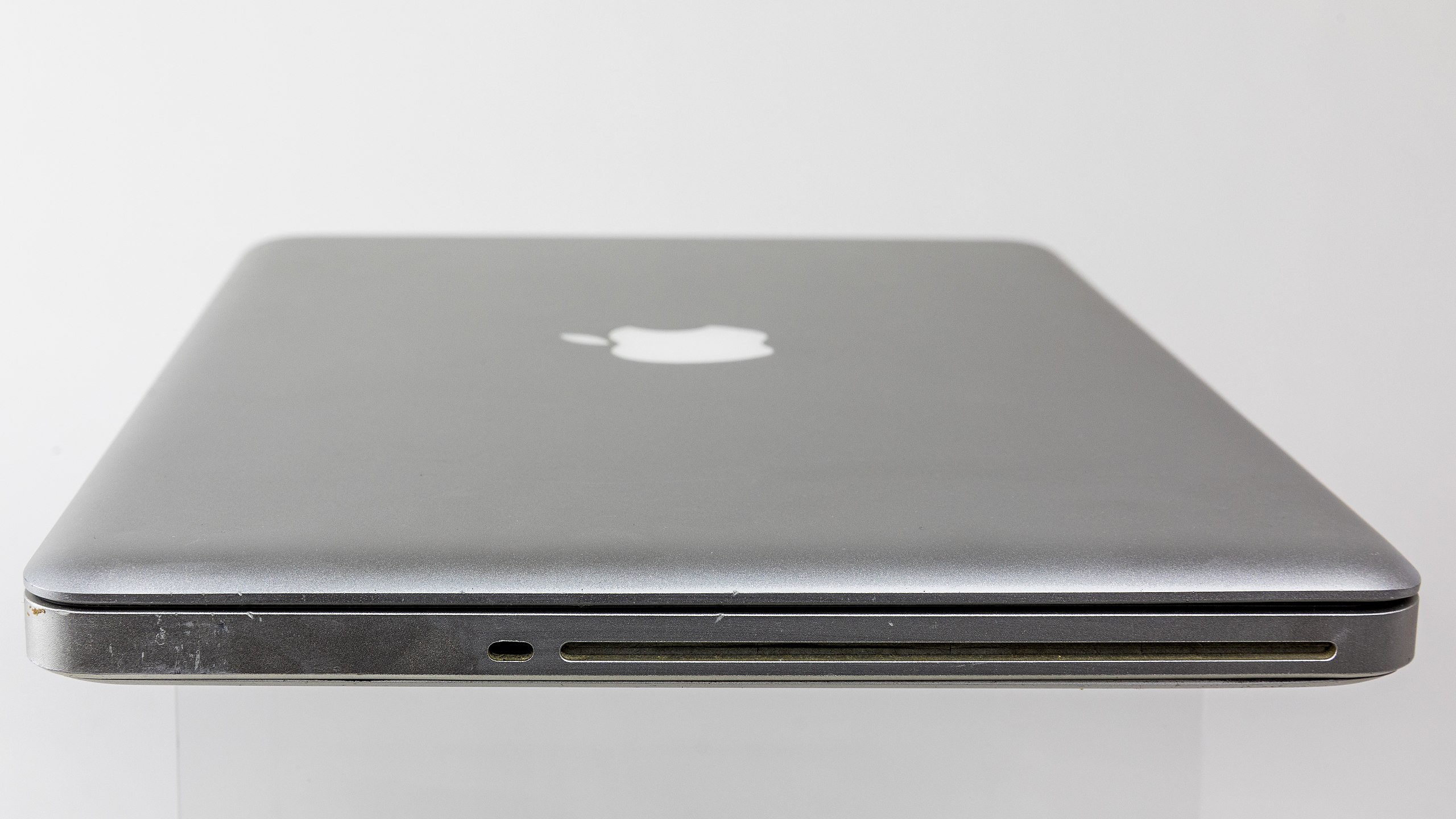 File:Apple MacBook Pro, model A1278-8110.jpg - Wikimedia 