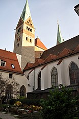 Augsburg katedral kloster gårdsplass 03.jpg