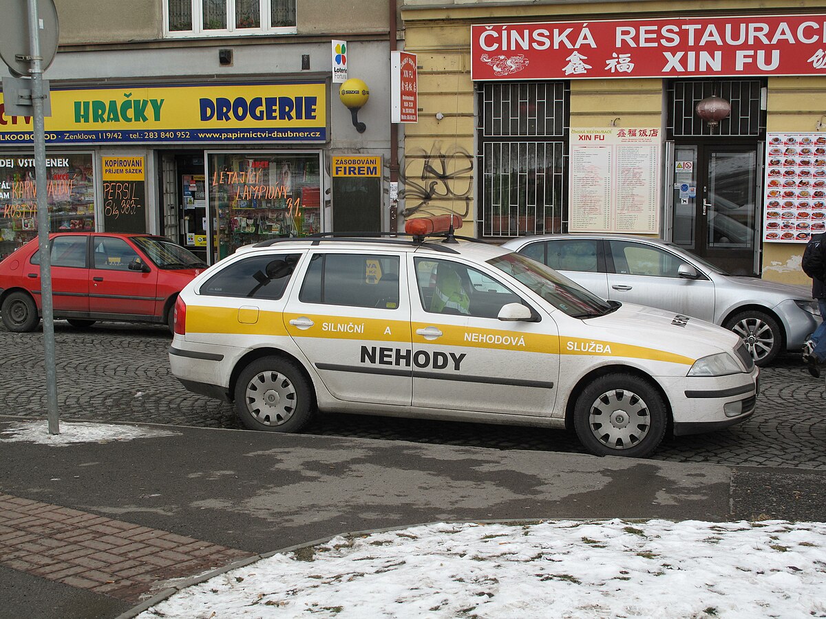 File:Auto u zastávky Vosmíkových.jpg - Wikimedia Commons