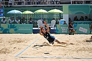 Deutsch: Beachvolleyball bei den Olympischen Jugendspielen 2018; Tag 11, 17. Oktober 2018; Jungen, Spiel um Platz 3 – Argentinien-Ungarn 2:0 (21–15/21–15) English: Beach volleyball at the 2018 Summer Youth Olympics at 17 October 2018 – Bronze Medal Match – Argentina-Hungary 2:0 (21–15/21–15)