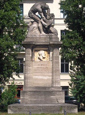 Berlin, Mitte, Karlplatz, Rudolf-Virchow-Denkmal.jpg