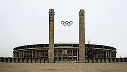 Berlin Olympiastadion Main Entrance Olympic Rings dec 2004b.jpg
