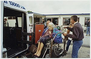 Bewoners van verpleeghuis Zuiderhout worden overgebracht naar de Boerhaavekliniek vanwege een verbouwing. Op de foto Charlotte martinot, voormalig sopraan bij de Nederlandse Opera. NL-HlmNHA 54036186.JPG