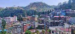 हल्द्वानी-अल्मोड़ा राष्ट्रीय राजमार्ग से भवाली नगर का दृश्य