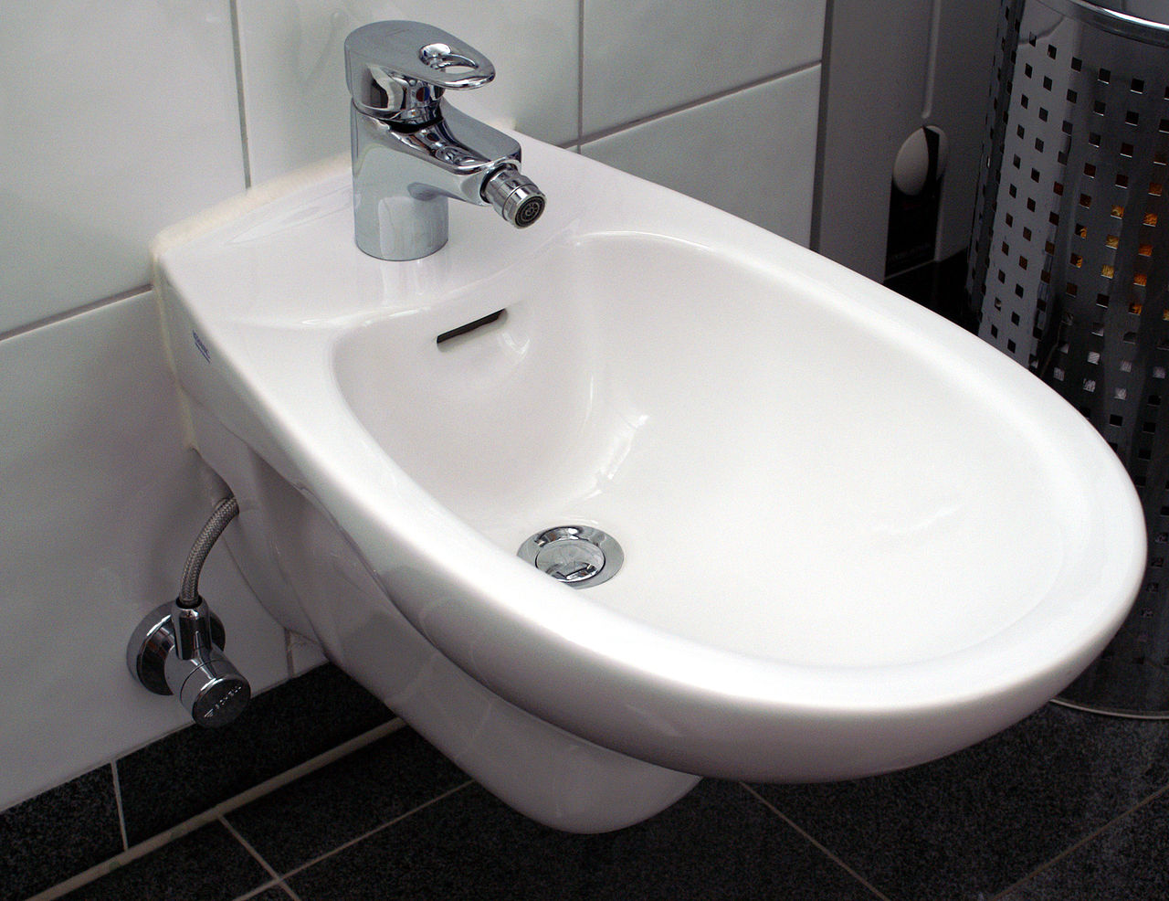 1280px-Bidet_weiss.jpg