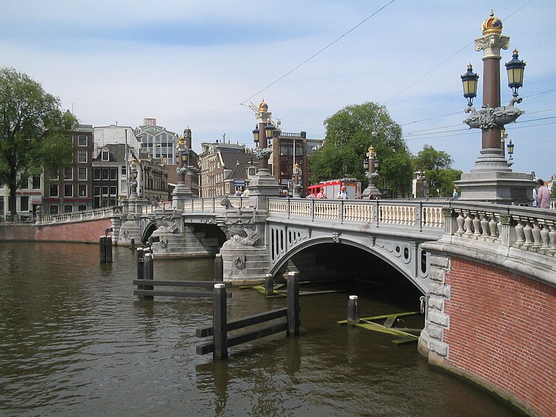 File:Blauwbrug.jpg