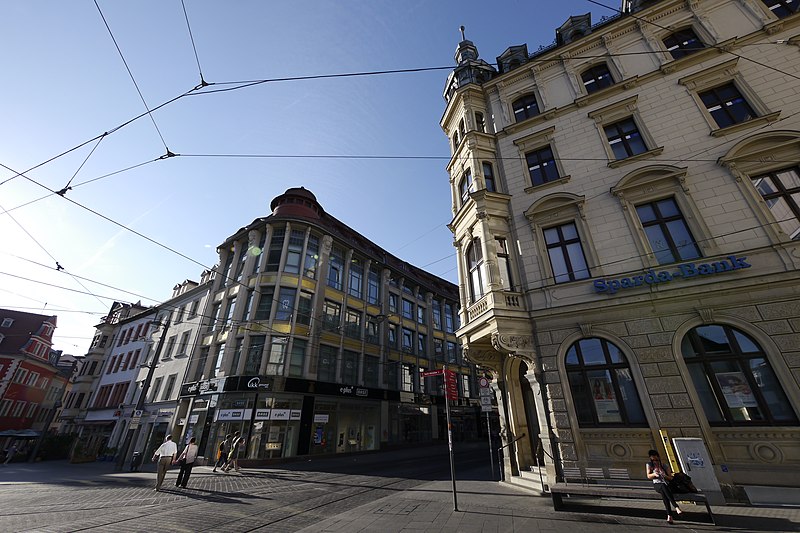 File:Blick vom nördlichen Marktplatz Halle (Saale) zu Kleinschmieden - panoramio.jpg