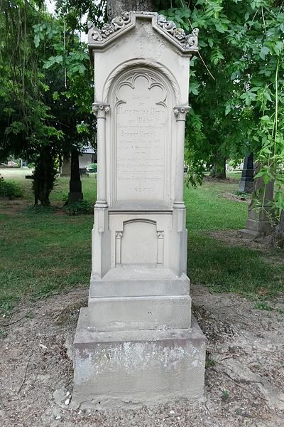 File:Bubenheim Denkmalzone Friedhof 009 Grabmal Margaretha Porth († 1873).jpg
