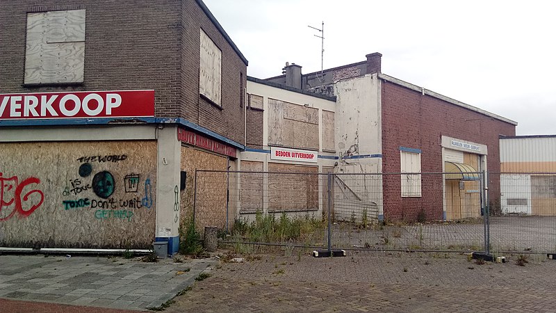 File:Buildings prepared for demolition in the Mr. D.U. Stikkelaan, Winschoten (2019) 17.jpg