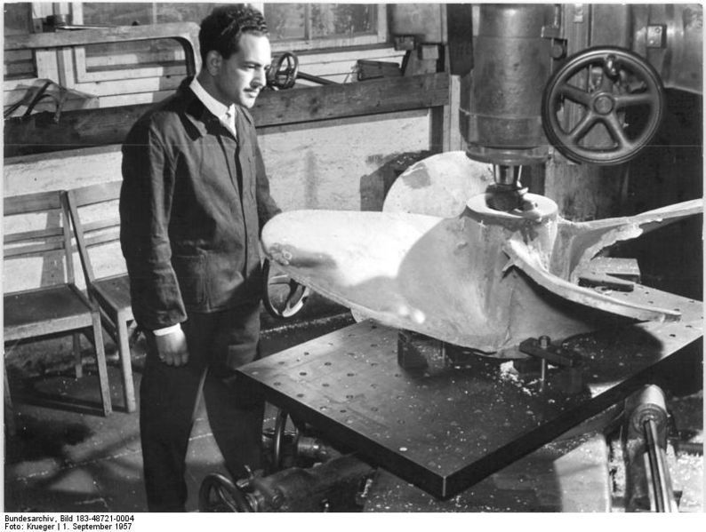 File:Bundesarchiv Bild 183-48721-0004, Leipzig, Ingenieure aus Ägypten.jpg