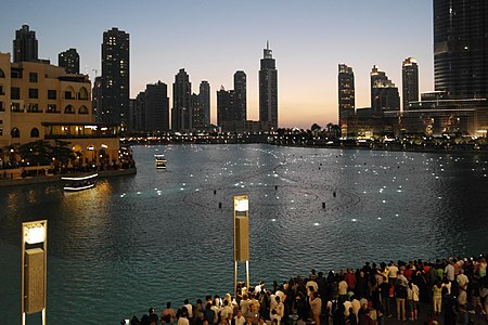 Tập_tin:Burj_Khalifa_lake_-_panoramio_(1).jpg