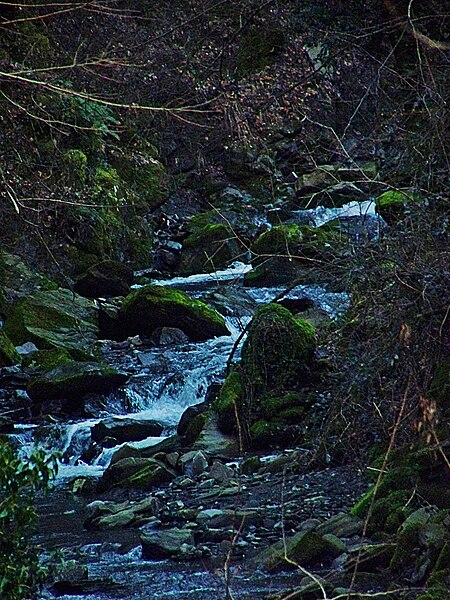 File:Cascata a castello Averardi.jpg