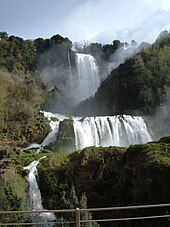 La Cascata delle Marmore, con la quale il Velino confluisce nel Nera