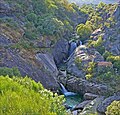 Le castro de Laboreiro au Portugal et la cascade près du castro.