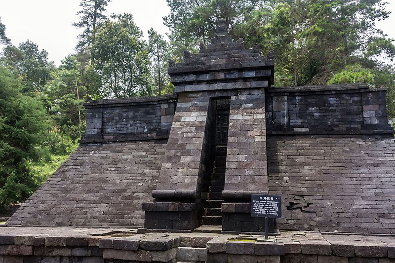 File:Central building, Cetho Temple, 2016-10-13.jpg