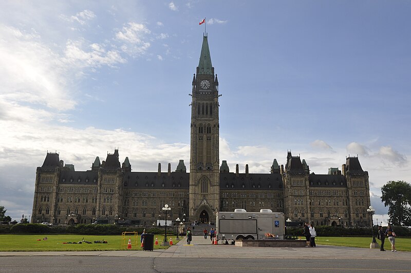 File:Centre Block, Parliamentary Hill, Ottawa 01.jpg