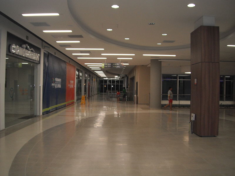 File:Centro Comercial Arrecife - segundo piso.JPG