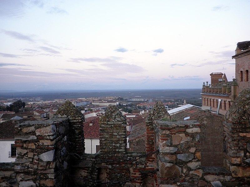 File:Centro histórico de Cáceres (9840594194).jpg