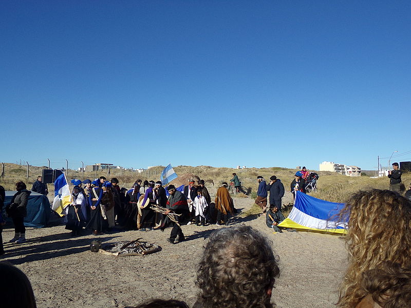 File:Ceremony in Punta Cuevas 01.JPG