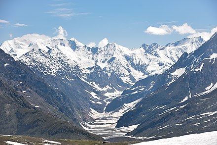Tributary of Chandra, Lahaul and Spiti, from Rohtang Pass (elev. 3,980 m, 13,058 ft)