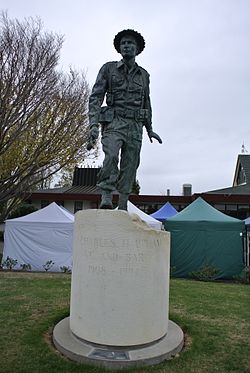 Statue av Charles Upham