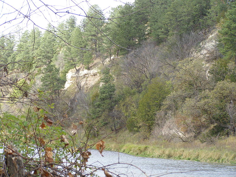 File:Cliffs along the Niobrara R PA120571.JPG