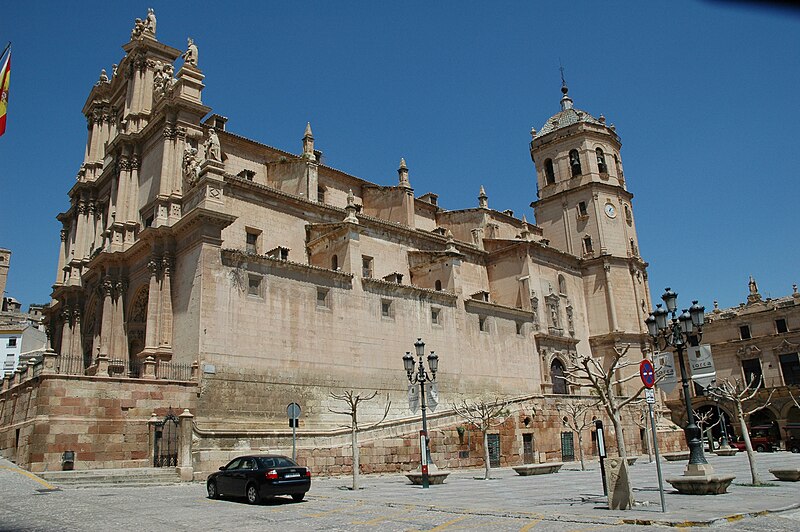 File:Colegiata San Patricio.jpg