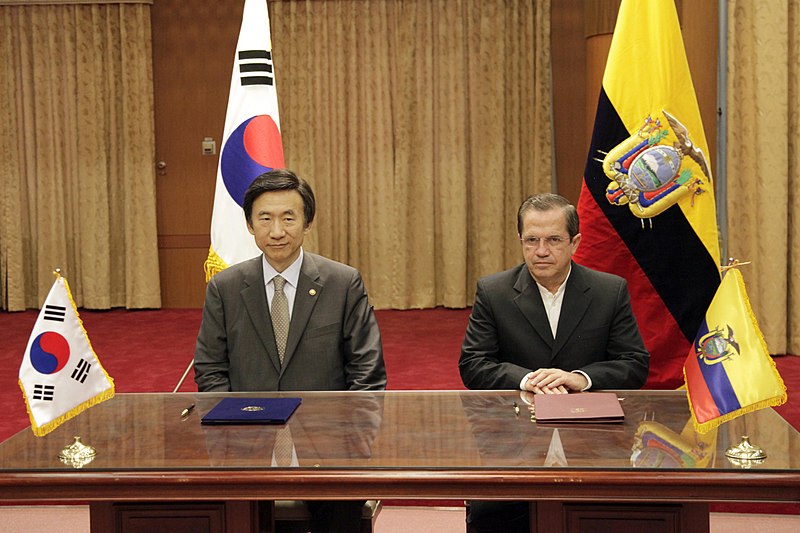 File:Corea, reunión con el Canciller Byung-Se Yun (9075375239).jpg