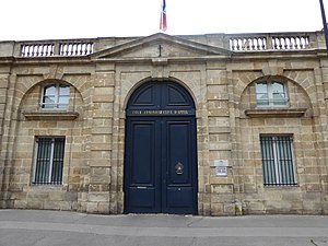 Porte cochère.