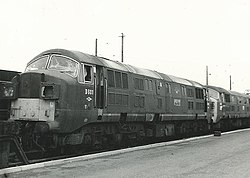 De D601 "Ark Royal" in het groen met het gele vlak op de neus.