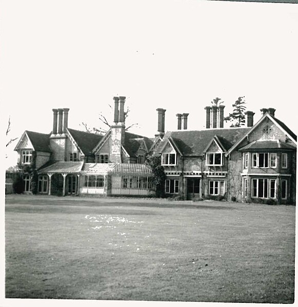 File:Dennison House, Hertfordshire.jpg