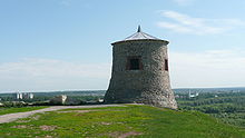 Turm der Teufelsburg aus der Zeit der Wolgabulgaren mit Blick auf Jelabuga