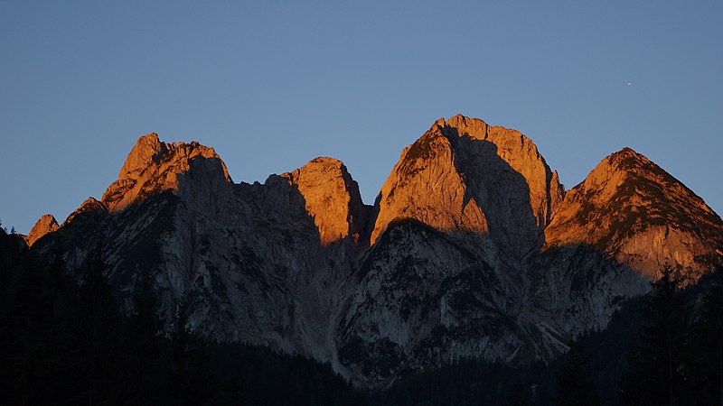 File:Donnerkogel-Glühen.jpg