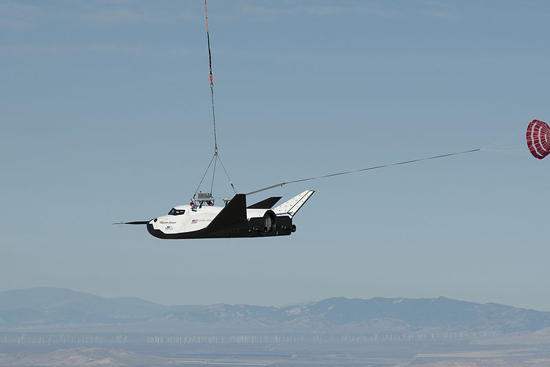 File:Dream Chaser captive carry test (ED13-0300-002).jpg