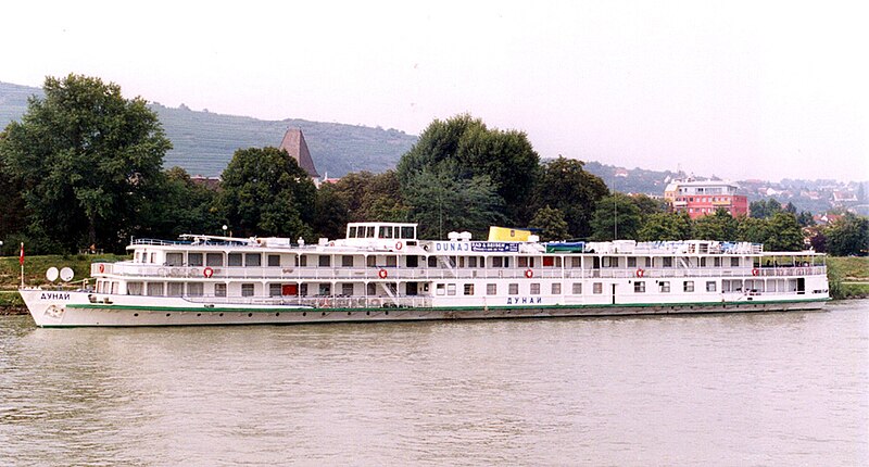 File:Dunaj (ship) in Krems.jpg