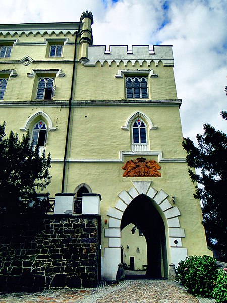 File:Dvorac Trakošćan (Trakostyan Castle - Croatia) - panoramio (29).jpg