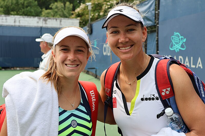 File:Ellen Perez and Nicole Melichar-Martinez (2023 DC Open) 01.jpg