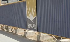 Emaar Logo on Fence in Dubai Marina on 9 March 2007.jpg