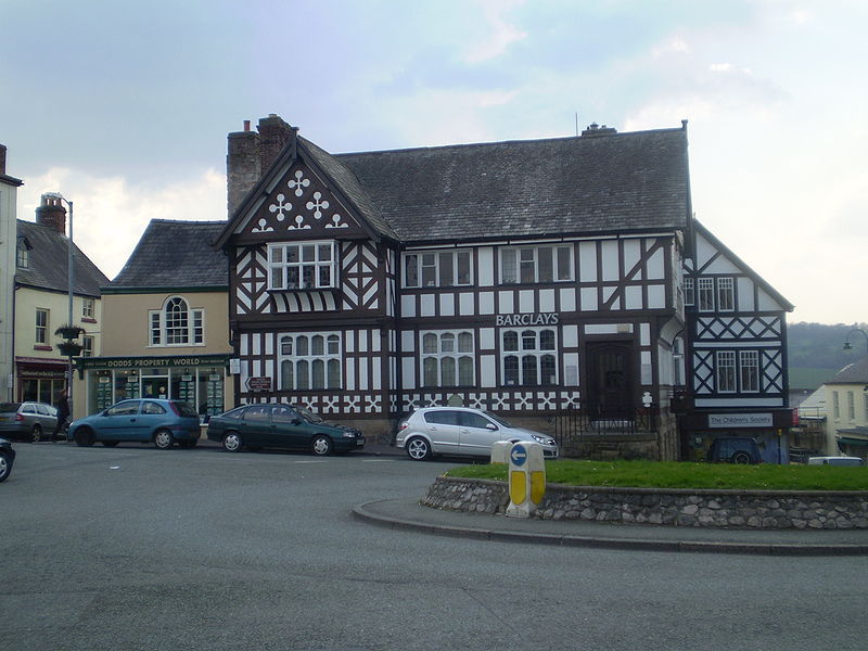 File:Exmewe Hall (Barclays Bank) Ruthin.jpg