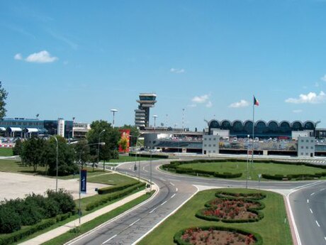 アンリ・コアンダ国際空港