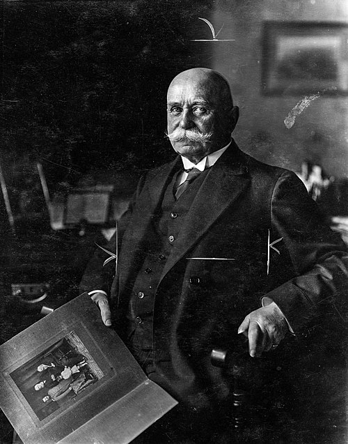 Ferdinand von Zeppelin in 1915, photograph by Theodor Hilsdorf