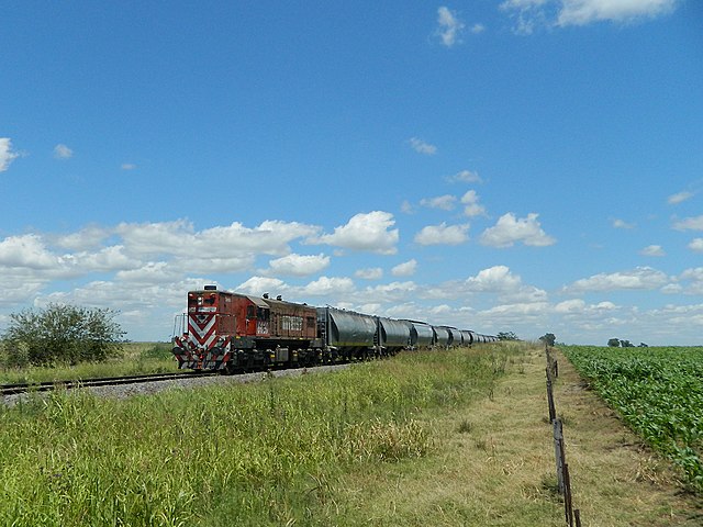 A Ferroexpreso Pampeano EMD GR12 on the Sarmiento Railway.