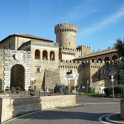 Come arrivare a Castello Ducale Orsini con i mezzi pubblici - Informazioni sul luogo