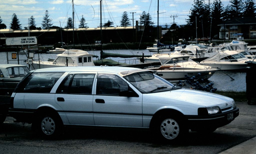 Ford Falcon 1024px-Ford_AusFalcon_EA_StationWagon_1990